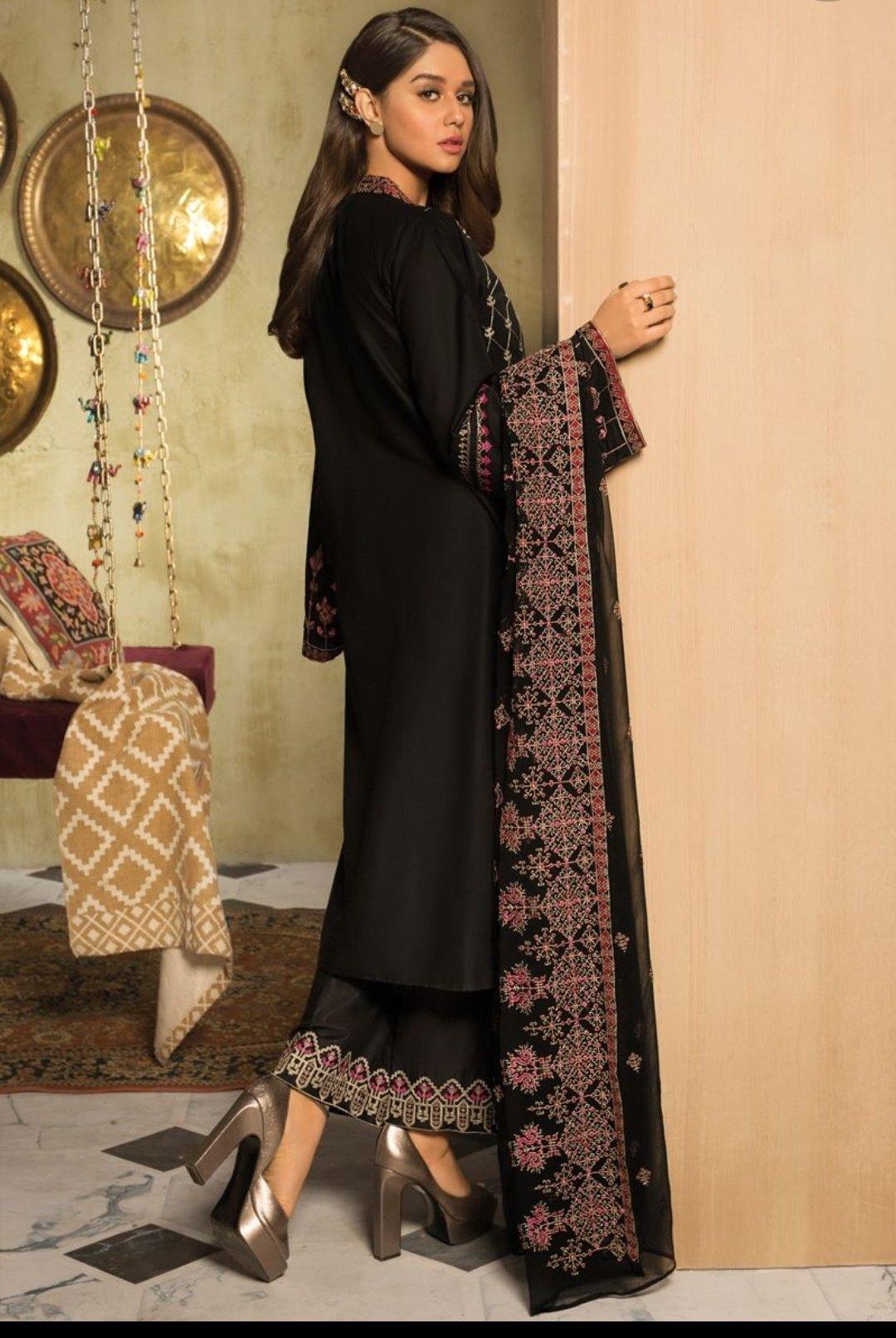 img_gul_ahmed_summer_premium_lawn_collection_awwal_boutique