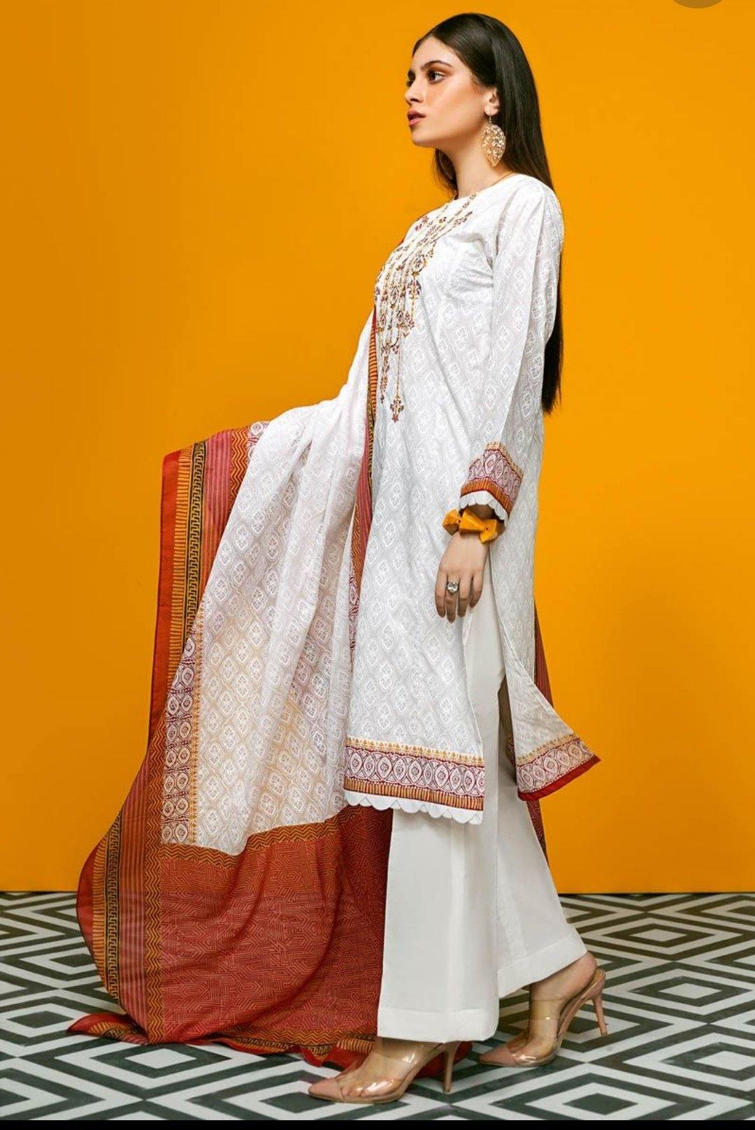 img_gul_ahmed_summer_premium_lawn_collection_awwal_boutique