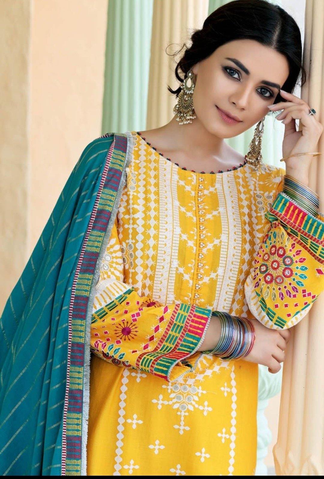 img_gul_ahmed_basics_lawn_2020_awwal_boutique