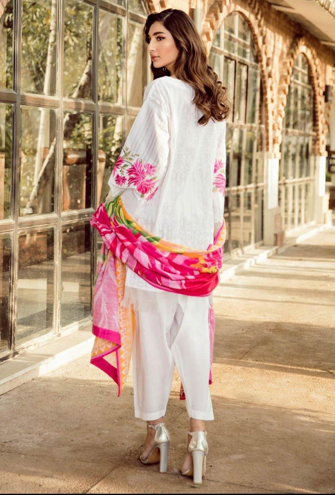 img_gul_ahmed_basics_lawn_2020_awwal_boutique