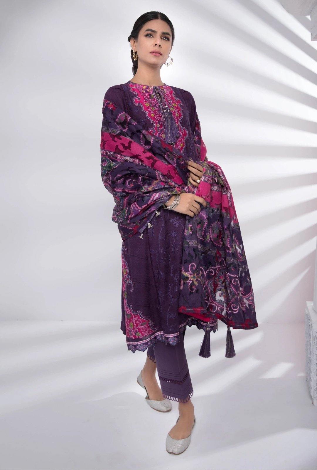 img_sapphire_lawn_collection_2020_awwal_boutique