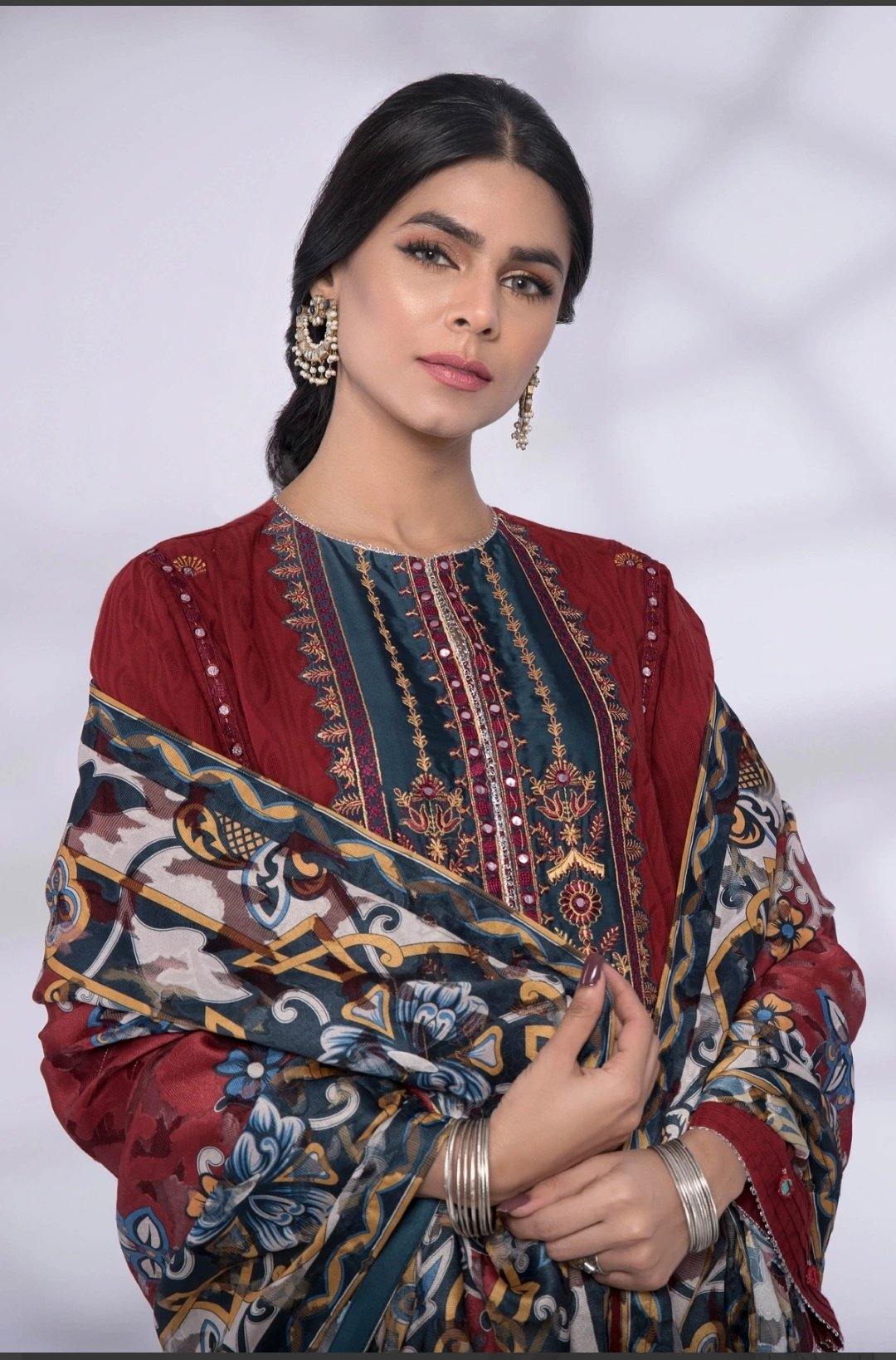 img_sapphire_lawn_collection_2020_awwal_boutique