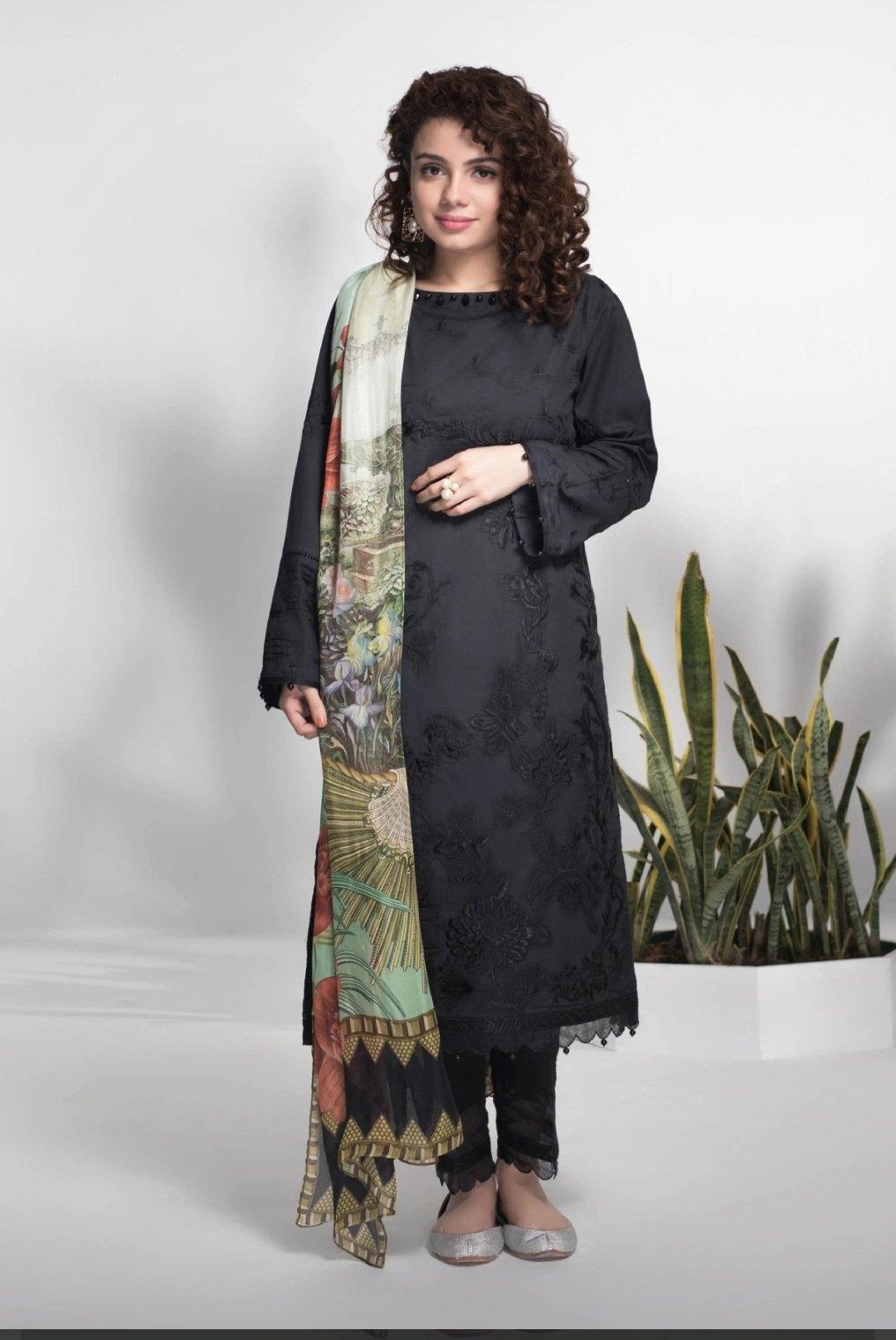 img_sapphire_lawn_collection_2020_awwal_boutique