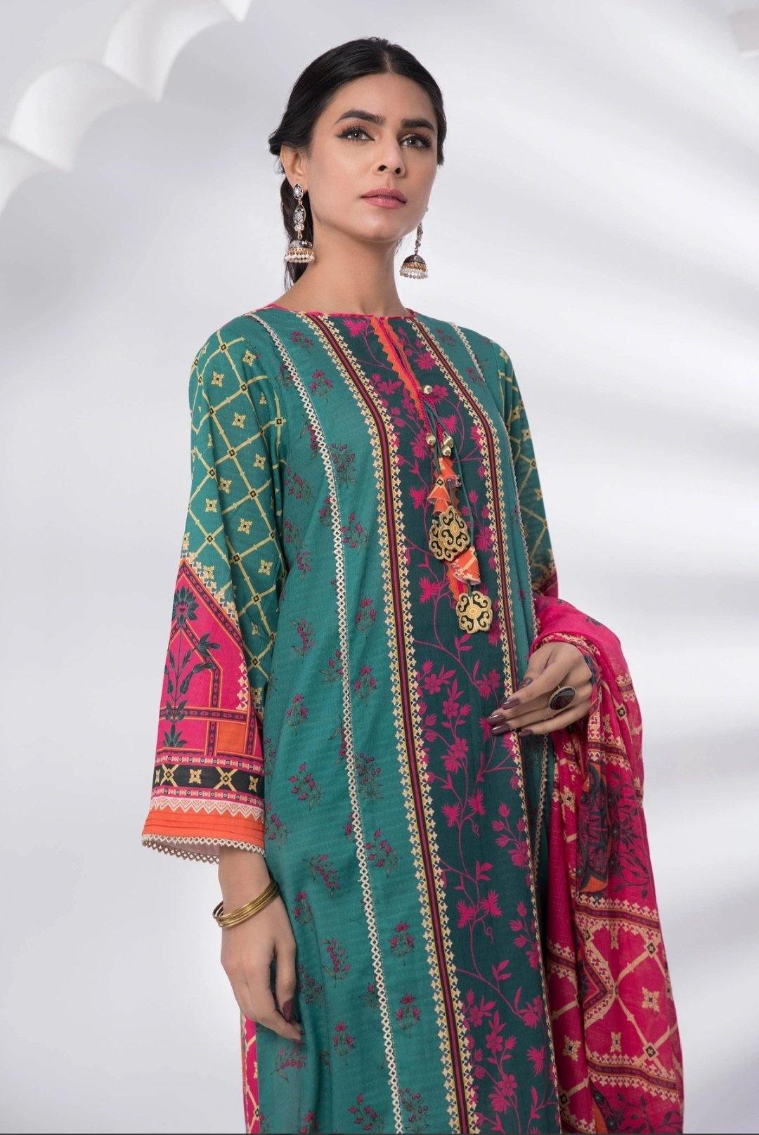 img_sapphire_lawn_collection_2020_awwal_boutique