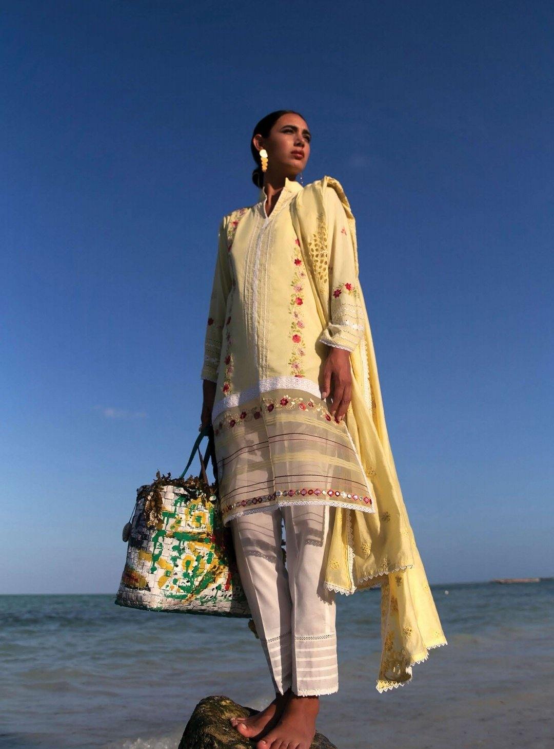 img_qalamkar_lawn_2020_awwal_boutique