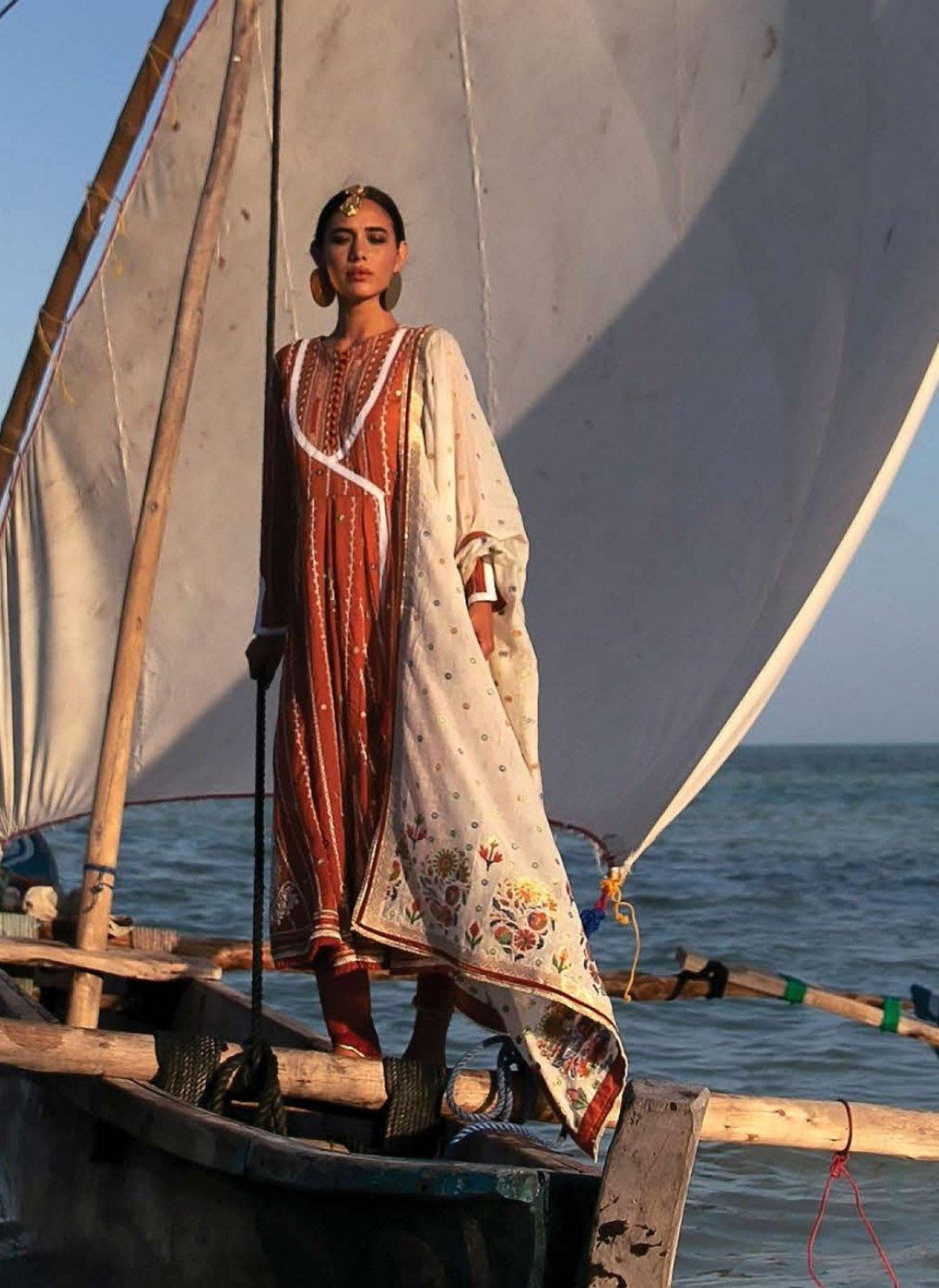 img_qalamkar_lawn_2020_awwal_boutique