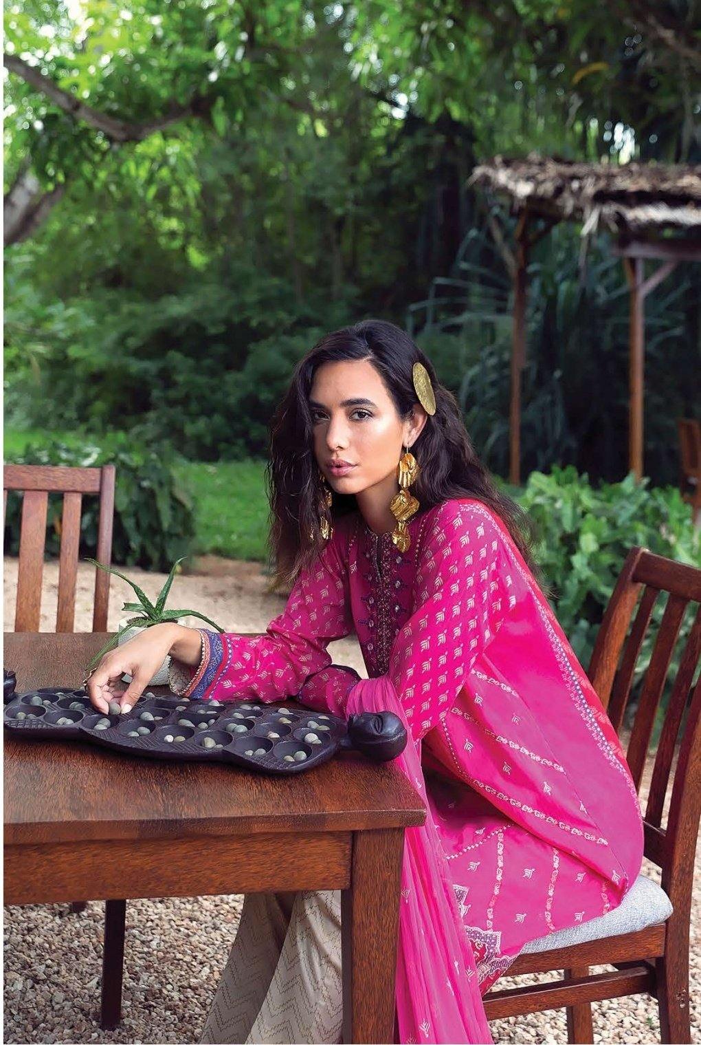 img_qalamkar_lawn_2020_awwal_boutique