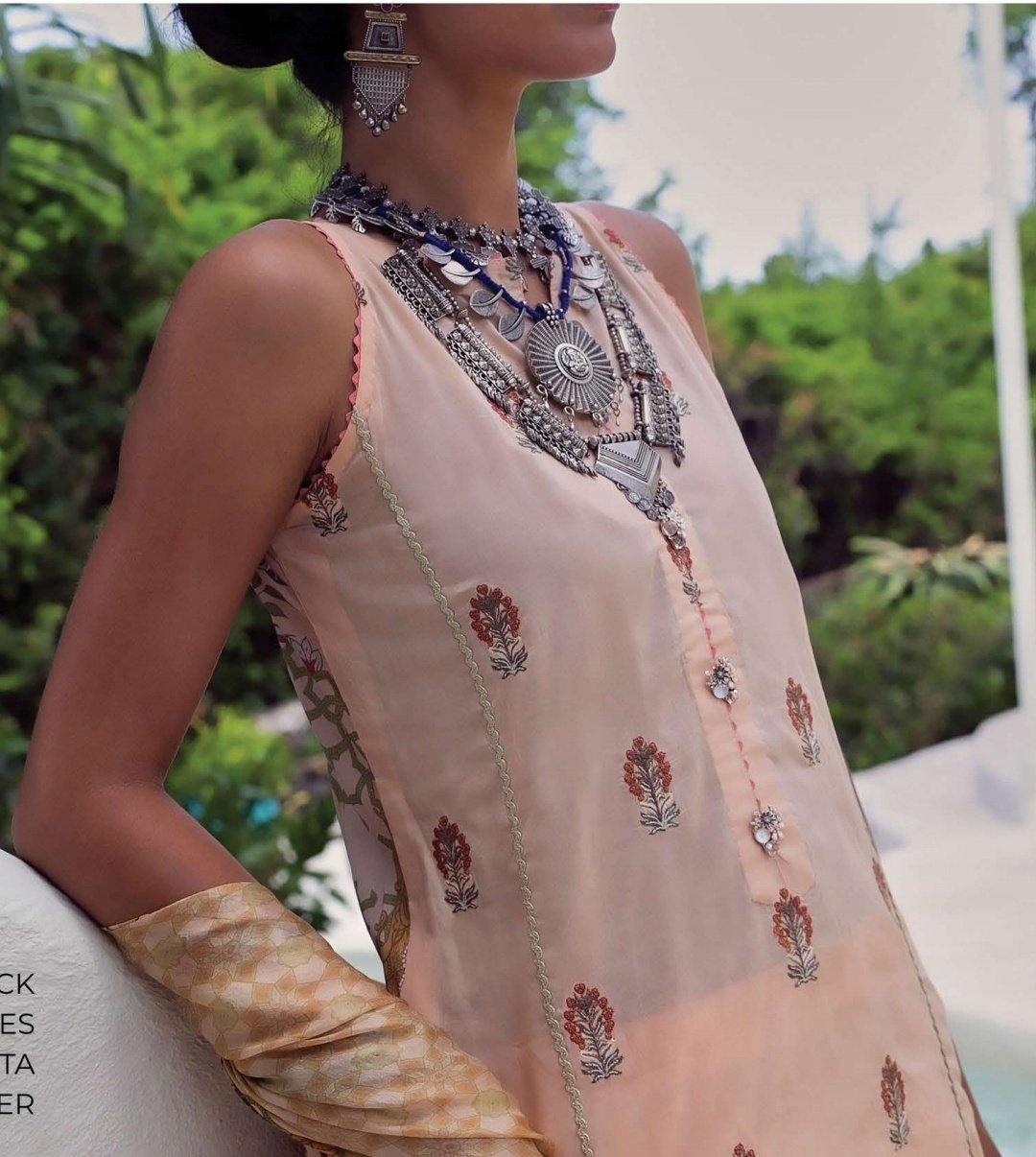 img_qalamkar_lawn_2020_awwal_boutique