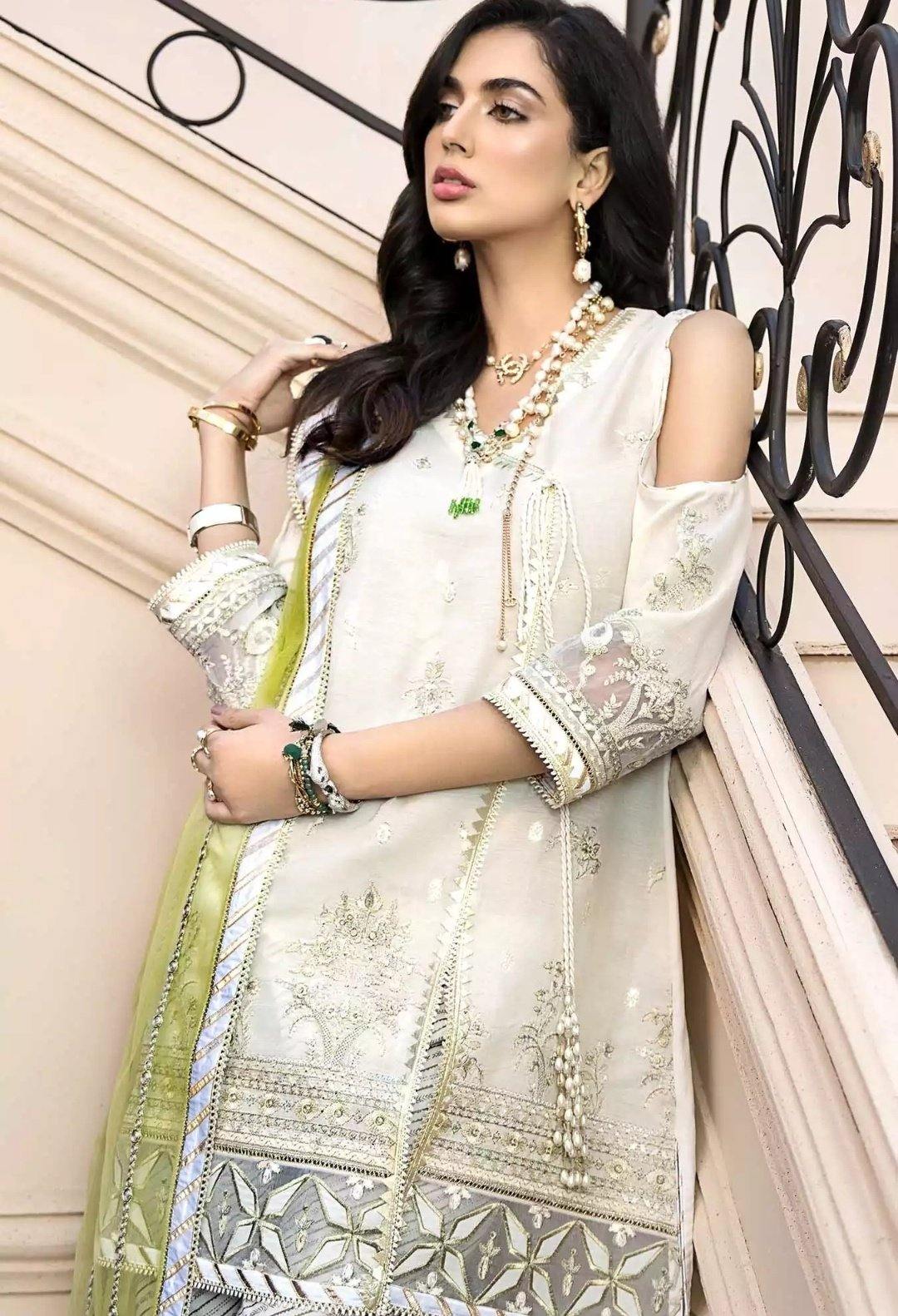 img_saadia_asad_noor_lawn_2020_awwal_boutique
