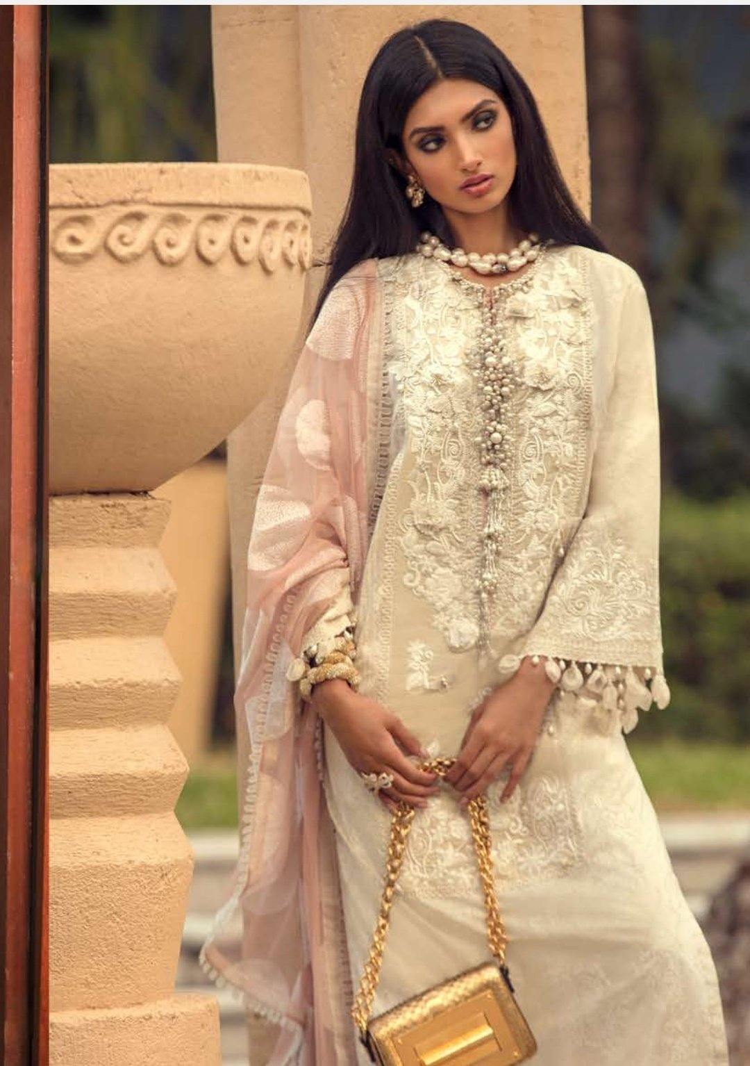 img_sana_safinaz_lawn_collection_awwal_boutique