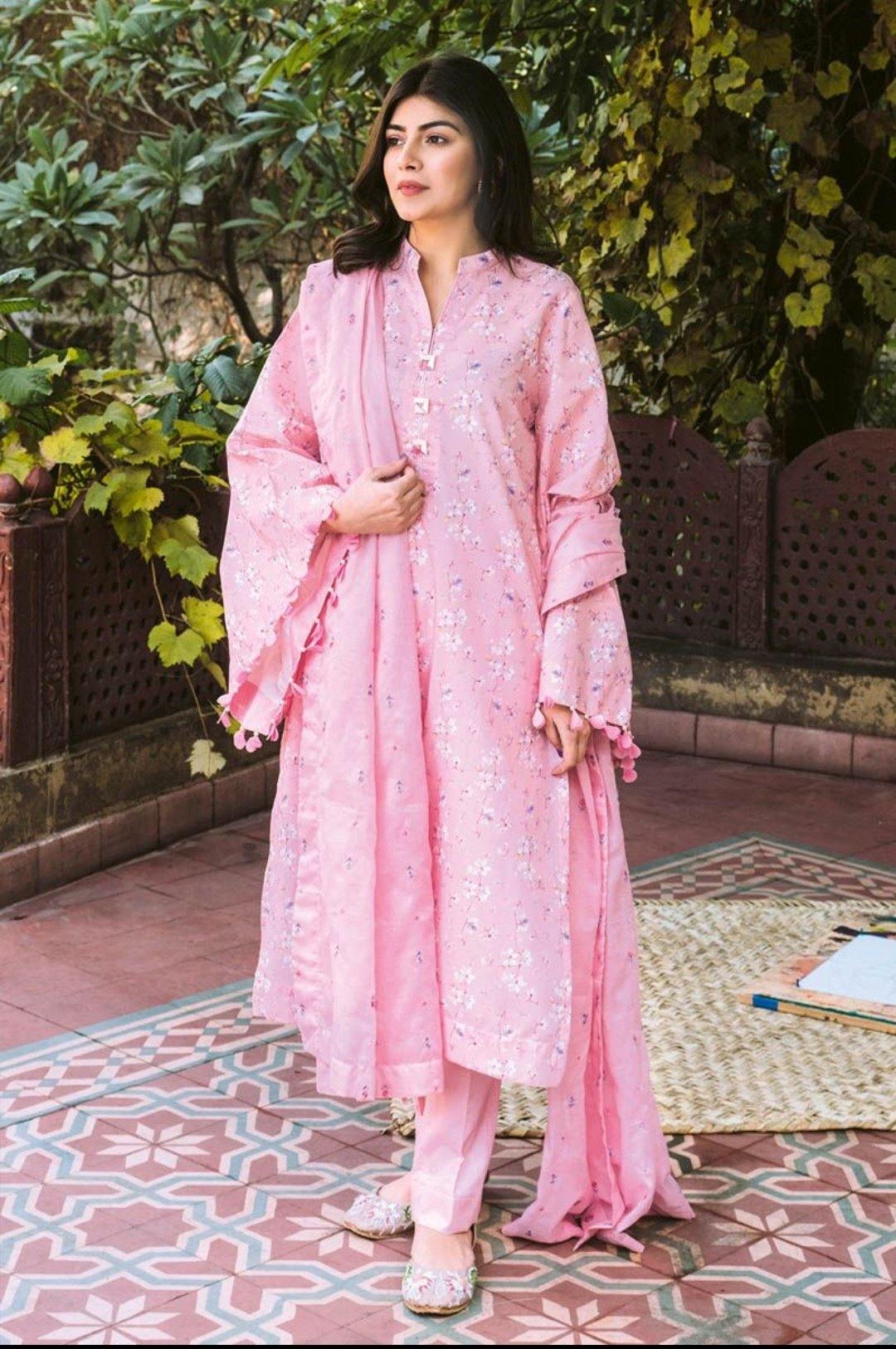 img_gul_ahmed_basics_lawn_2020_awwal_boutique