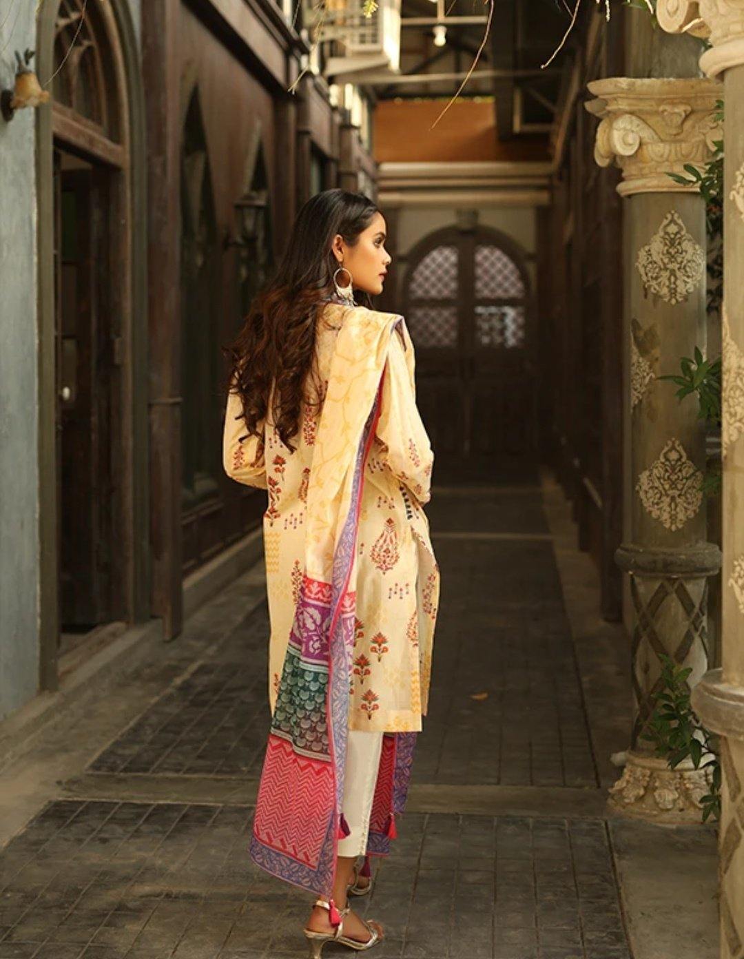 img_lsm_komal_lawn_collection_awwal_boutique