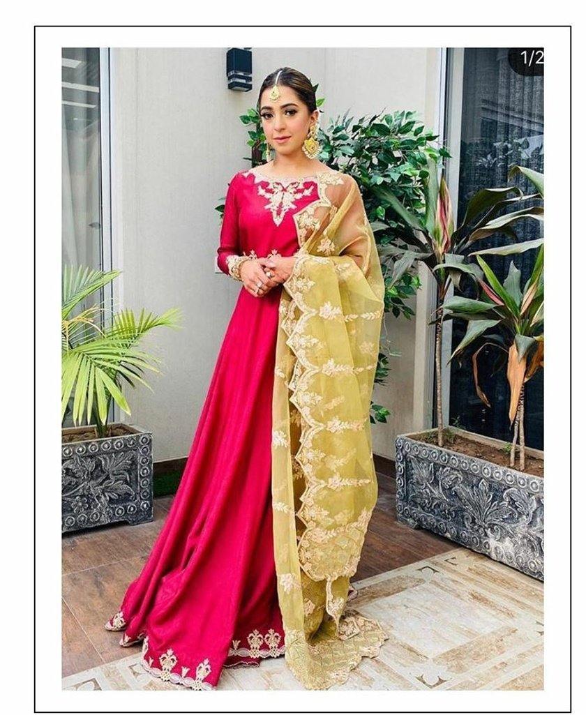 img_spotted_in_qalamkar_faiza_saqlain_awwal_boutique