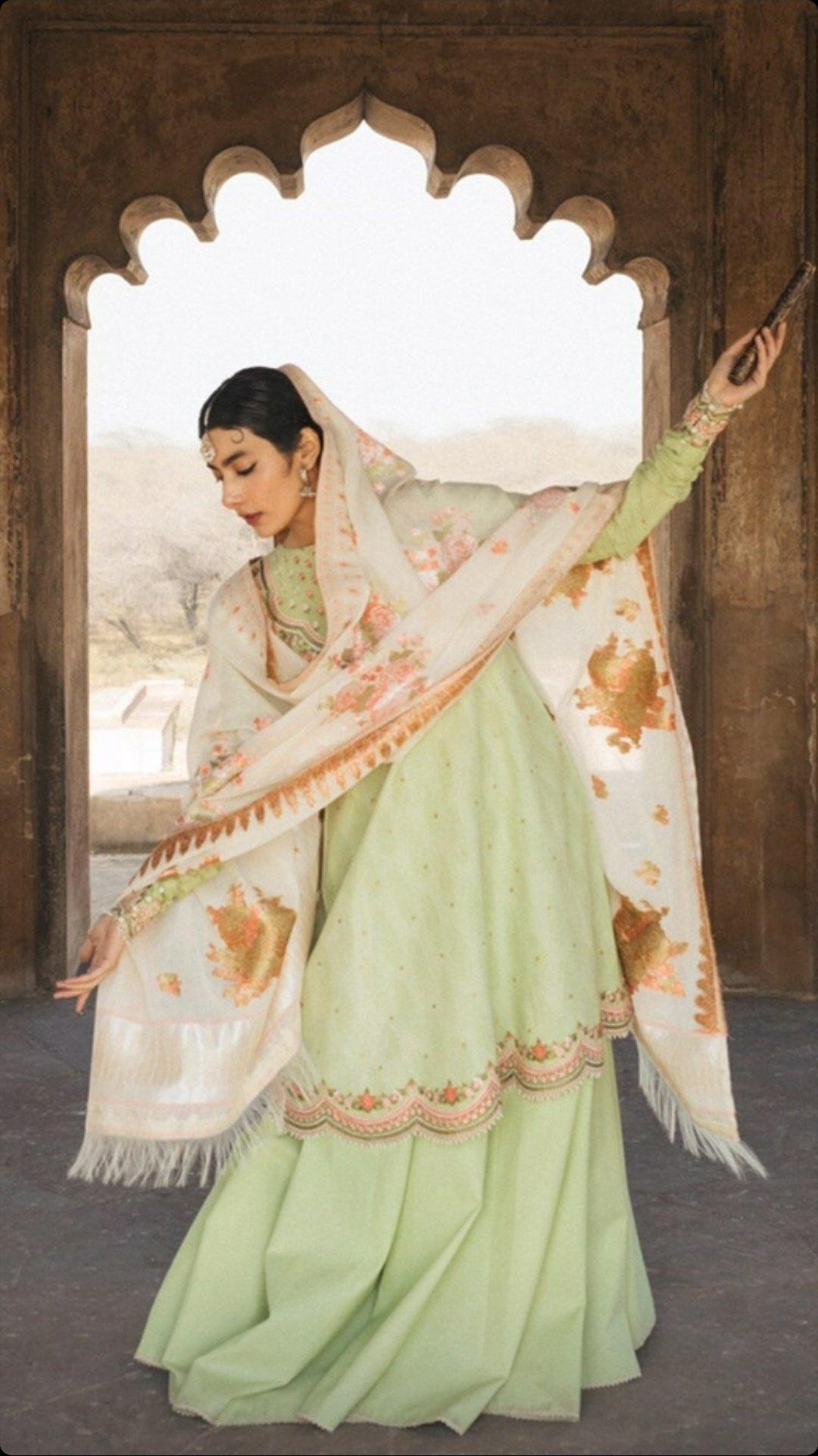 img_zara_shahjahan_lawn_garden_of_love_2020_awwal_boutique