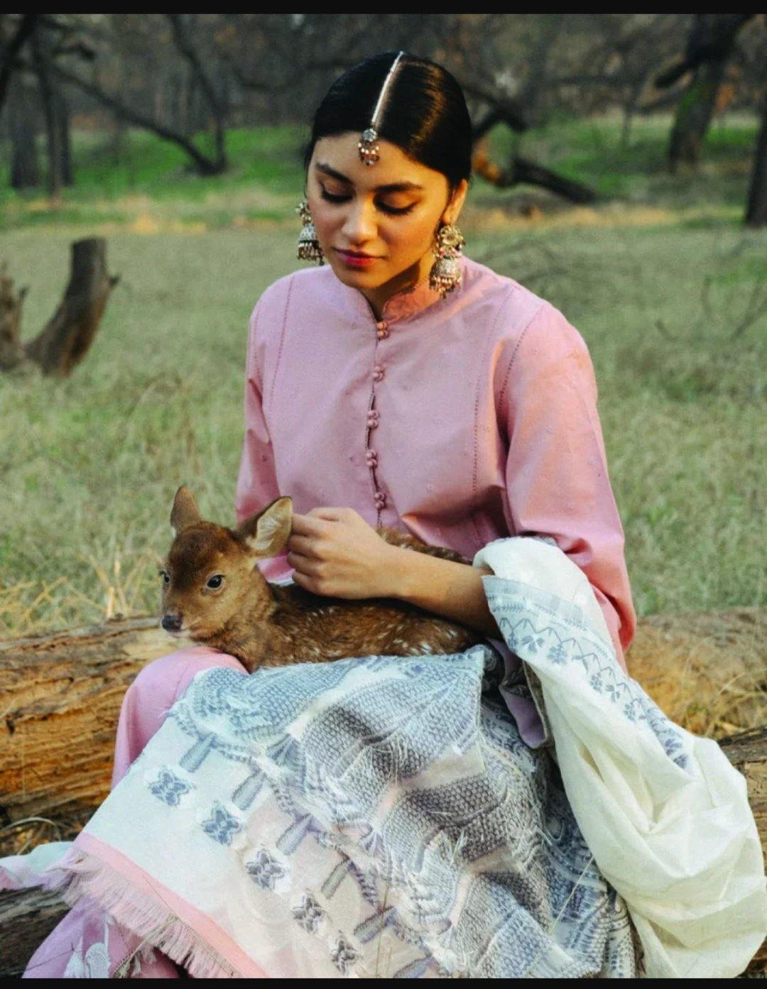 img_zara_shahjahan_lawn_garden_of_love_2020_awwal_boutique