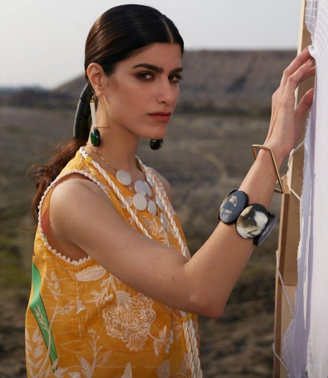 img_mahgul_lawn_2020_awwal_boutique