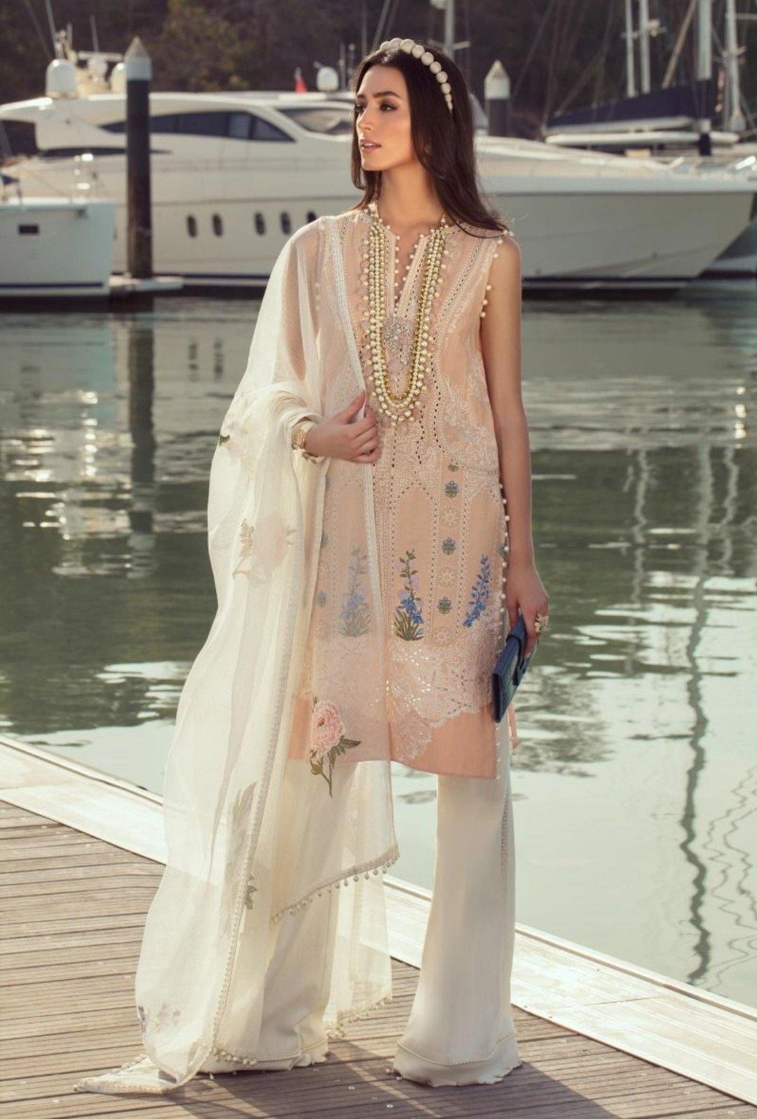 img_sana_safinaz_lawn_collection_awwal_boutique