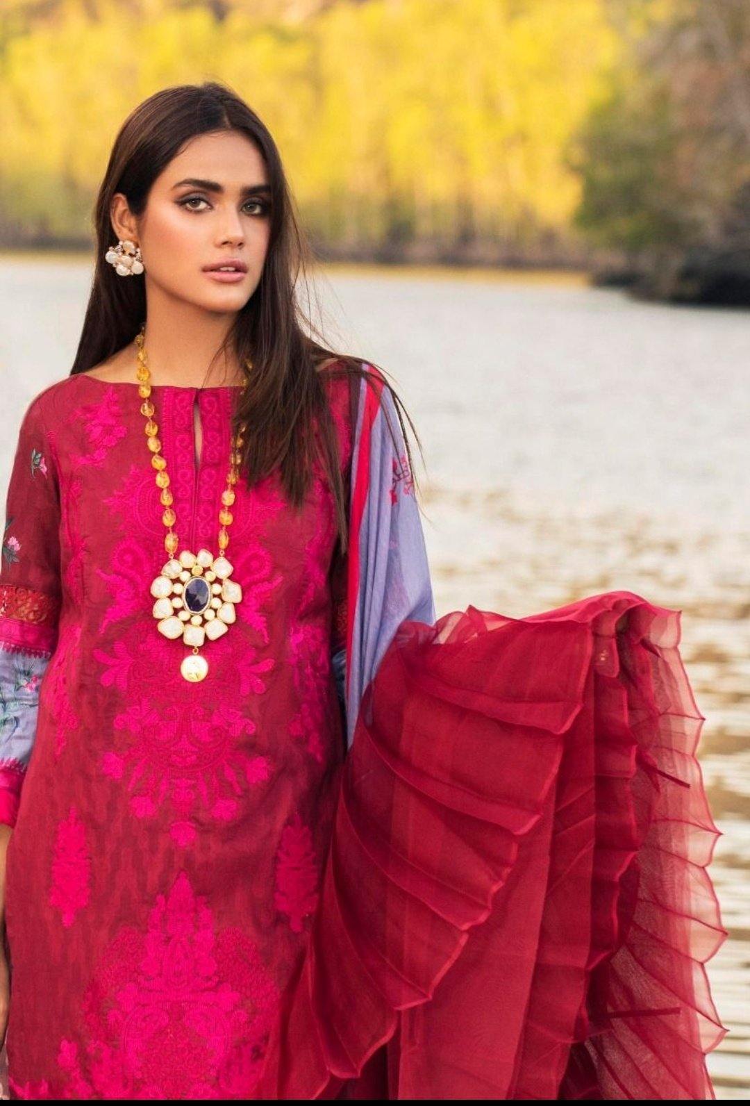 img_sana_safinaz_lawn_collection_awwal_boutique