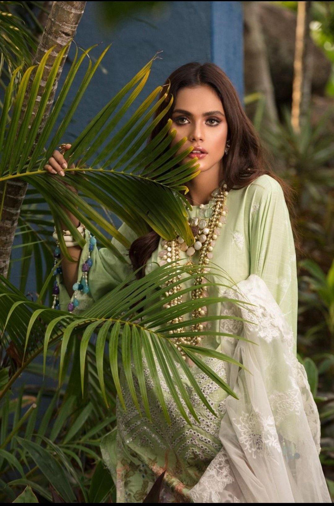 img_sana_safinaz_lawn_collection_2020_awwal_boutique