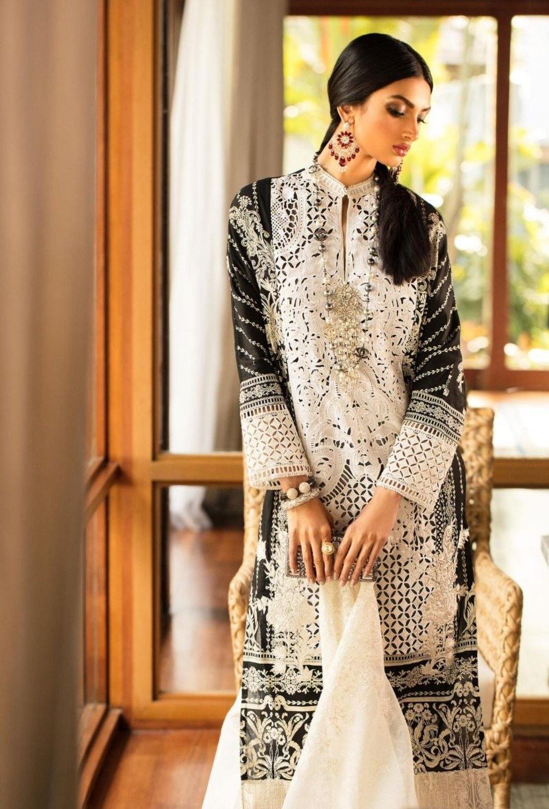 img_sana_safinaz_lawn_collection_awwal_boutique