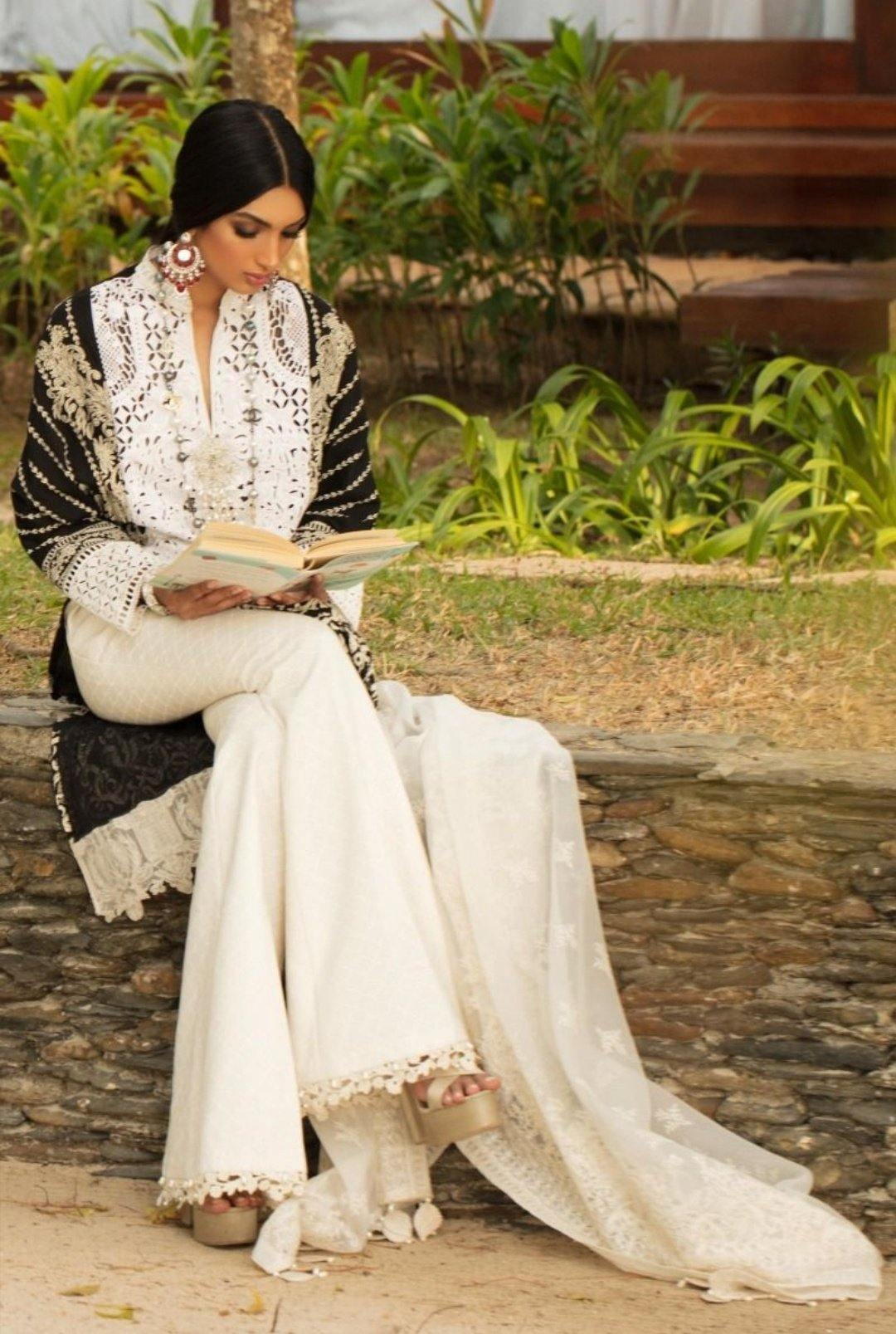 img_sana_safinaz_lawn_collection_awwal_boutique