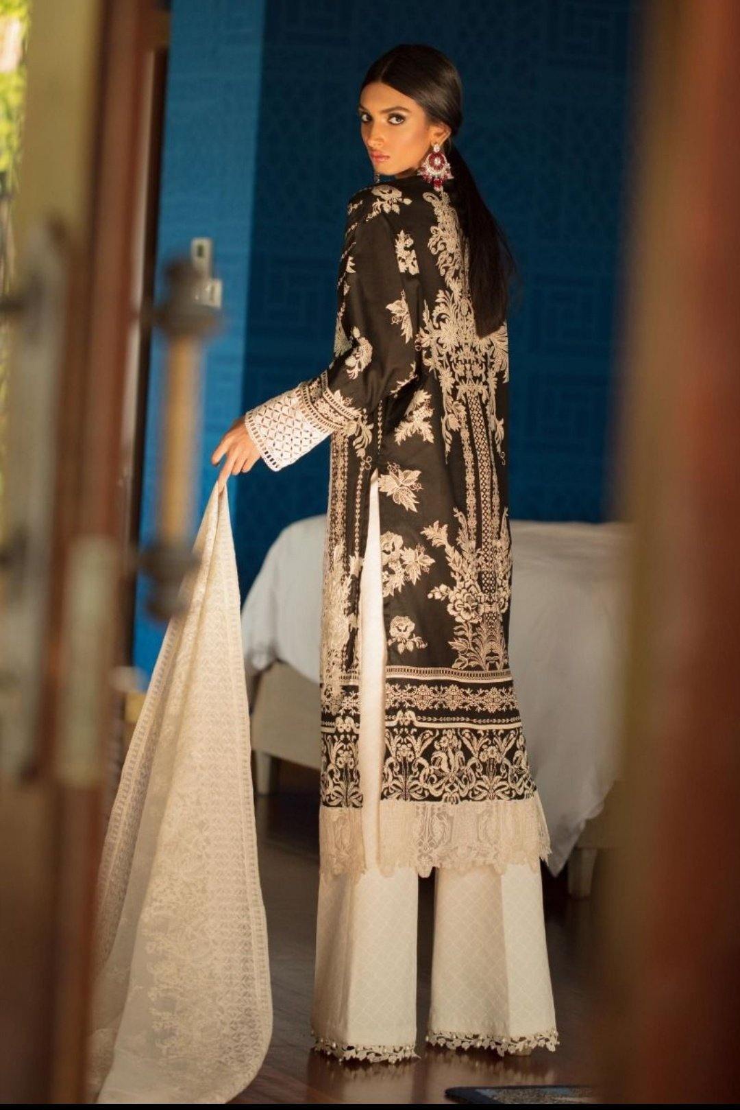img_sana_safinaz_lawn_collection_awwal_boutique