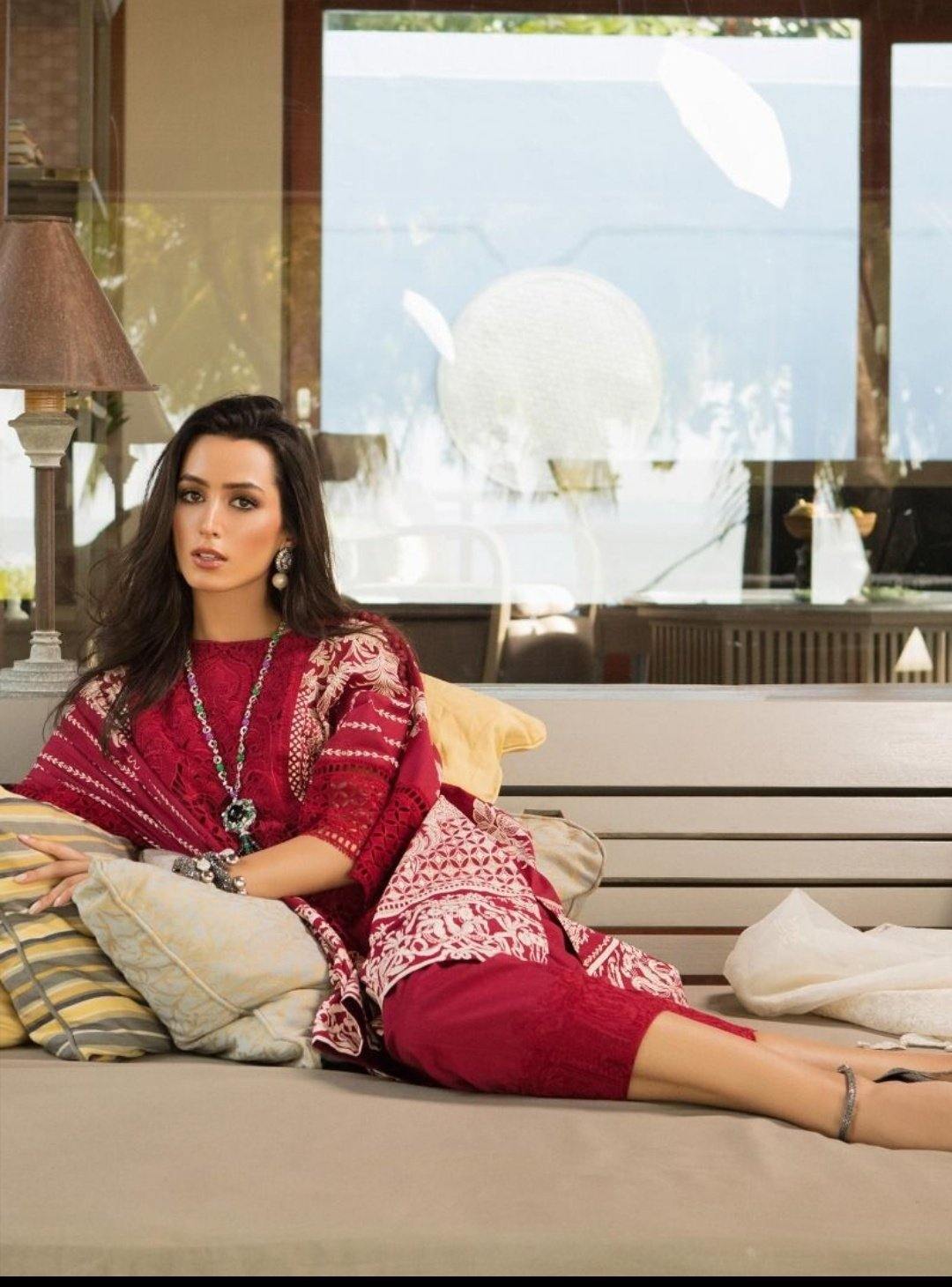 img_sana_safinaz_lawn_collection_awwal_boutique