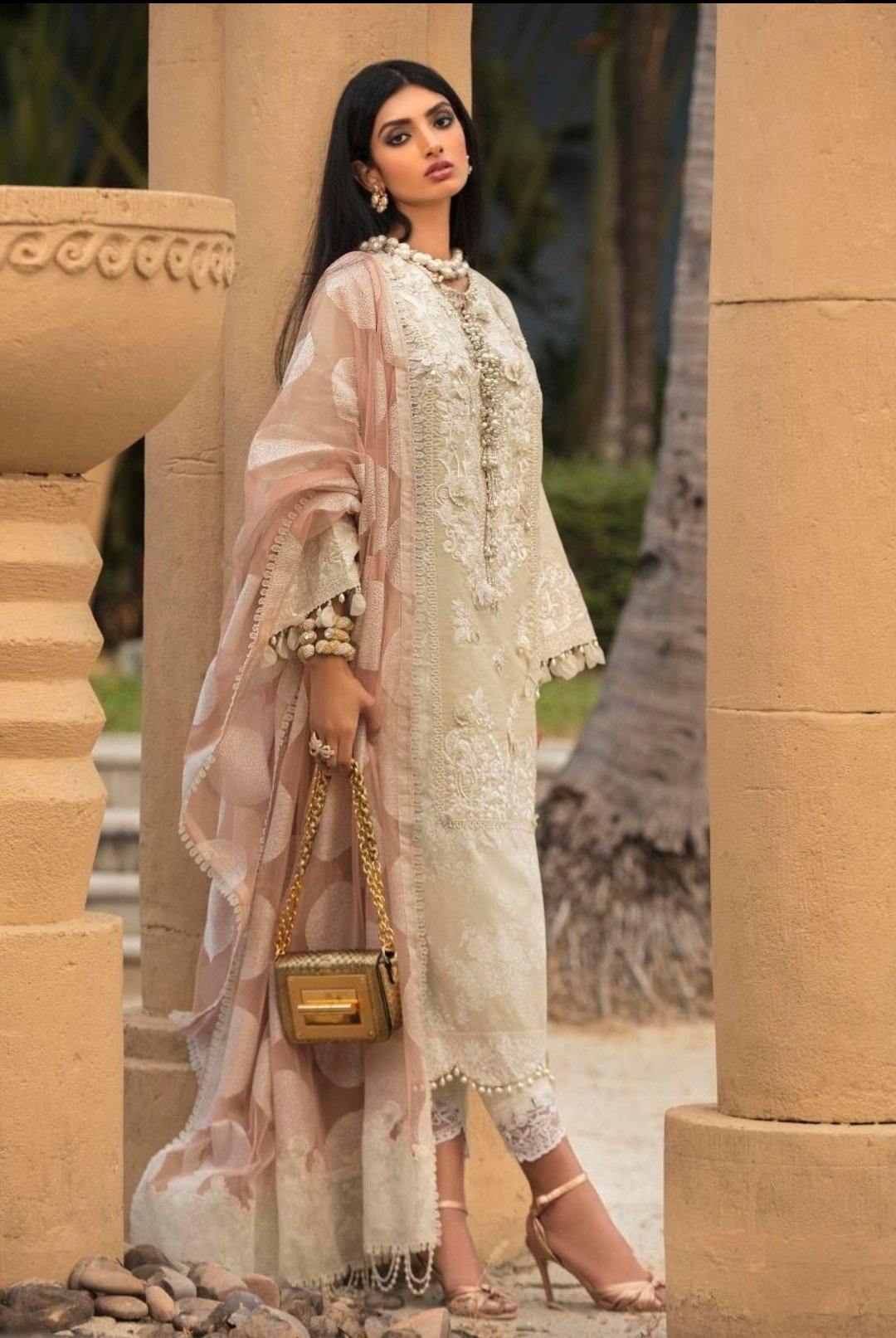 img_sana_safinaz_lawn_collection_awwal_boutique