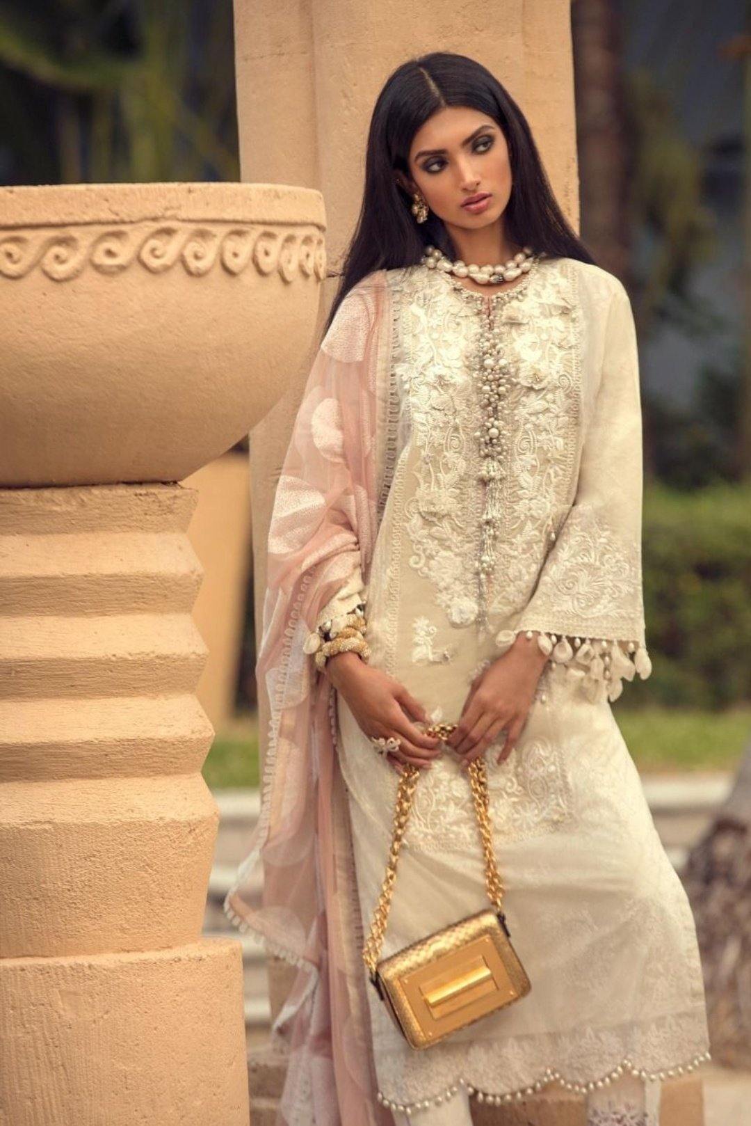 img_sana_safinaz_lawn_collection_awwal_boutique