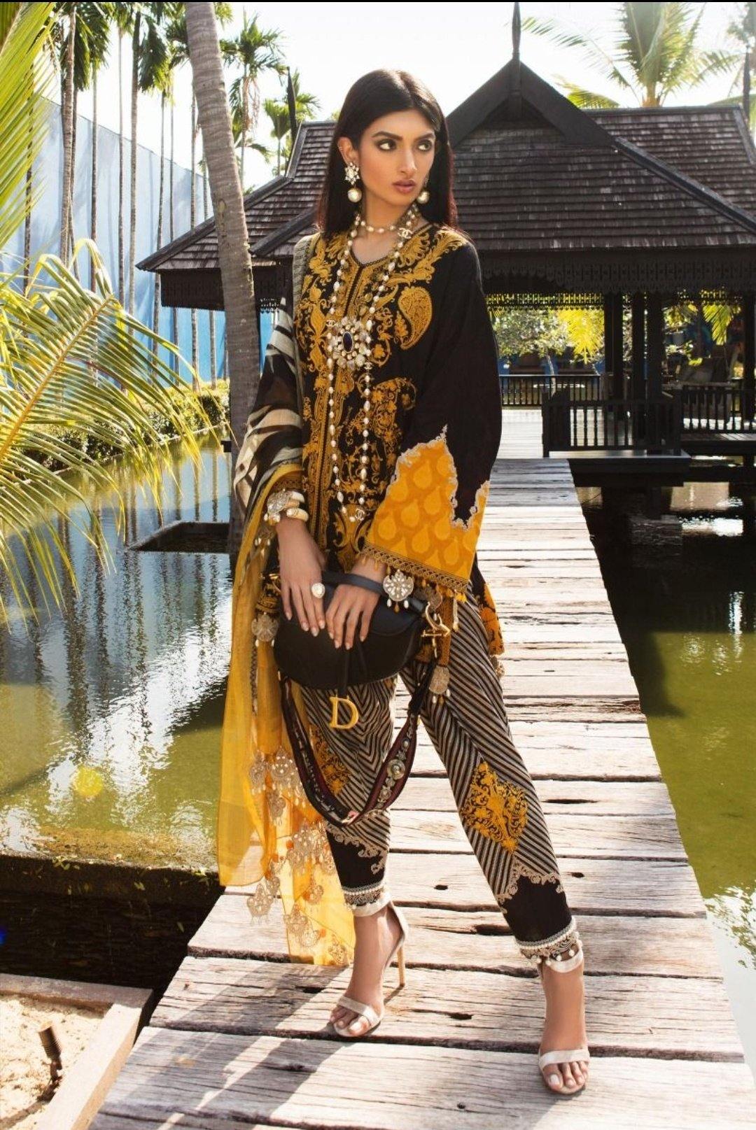 img_sana_safinaz_lawn_collection_awwal_boutique