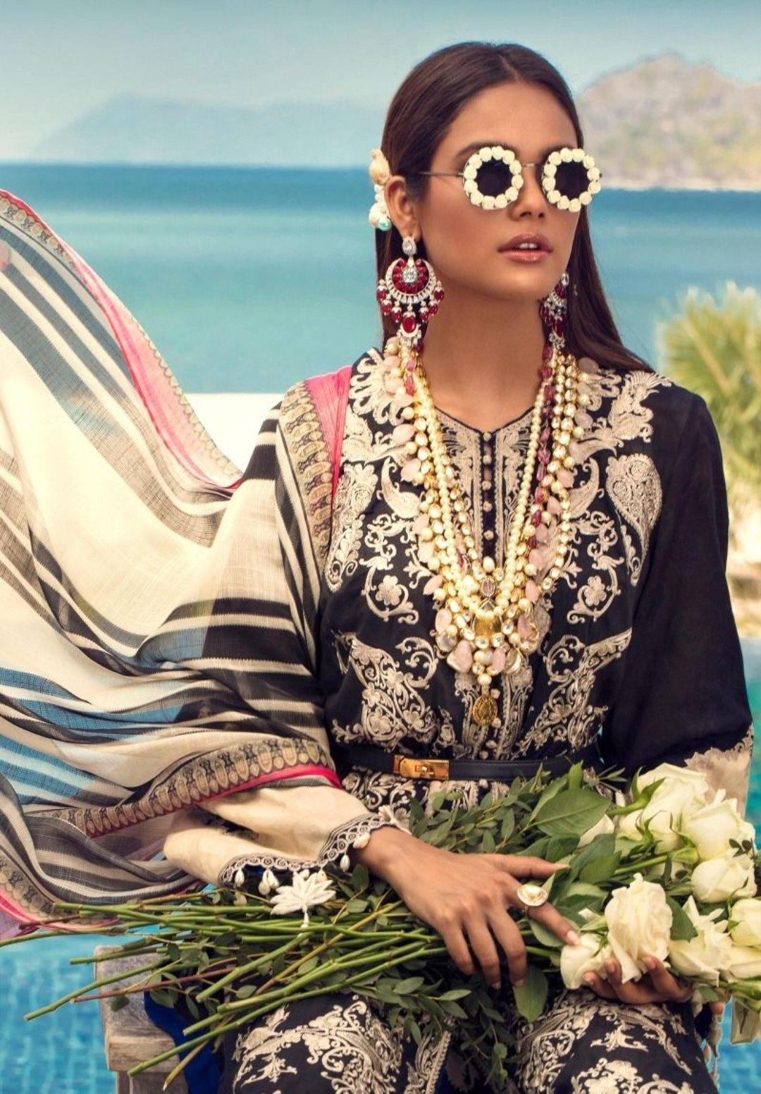 img_sana_safinaz_lawn_collection_awwal_boutique