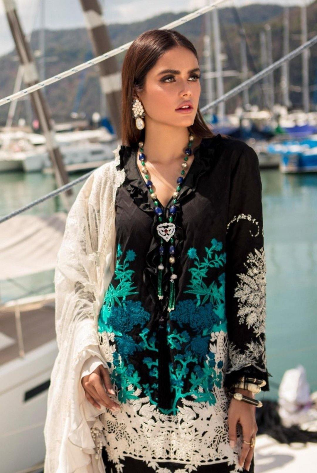 img_sana_safinaz_lawn_collection_awwal_boutique
