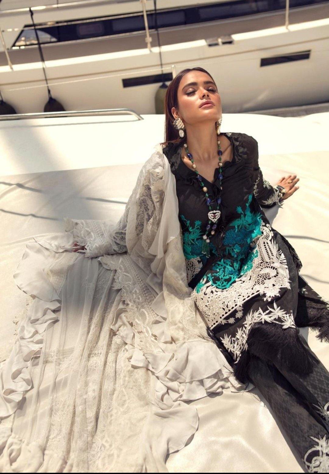img_sana_safinaz_lawn_collection_awwal_boutique