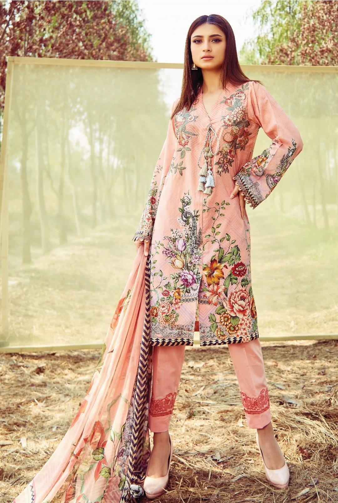 img_florent_lawn_by_naqsh_awwal_boutique