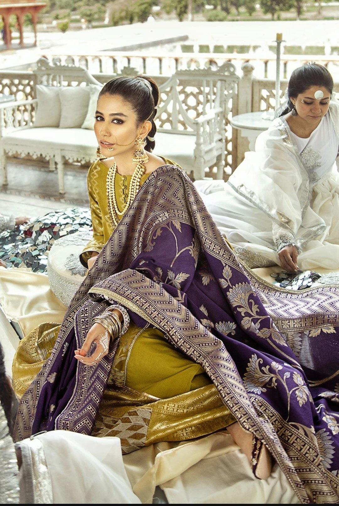 img_cross_stitch_lawn_collection_awwal_boutique