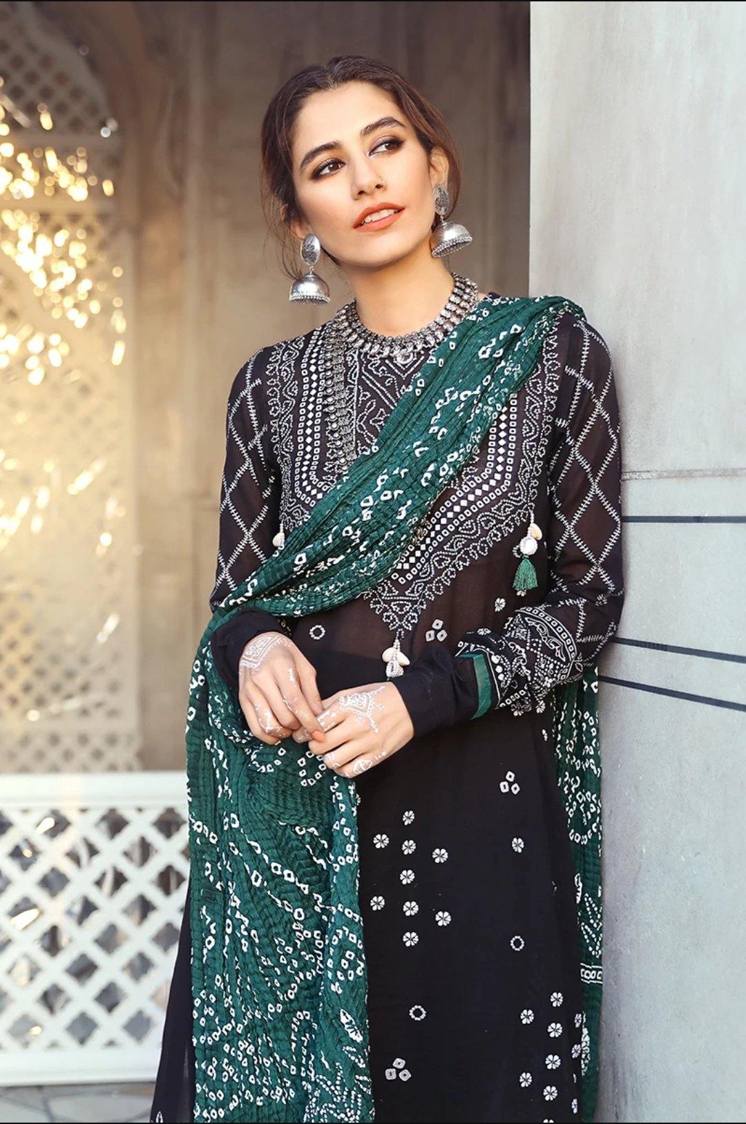 img_cross_stitch_lawn_collection_awwal_boutique