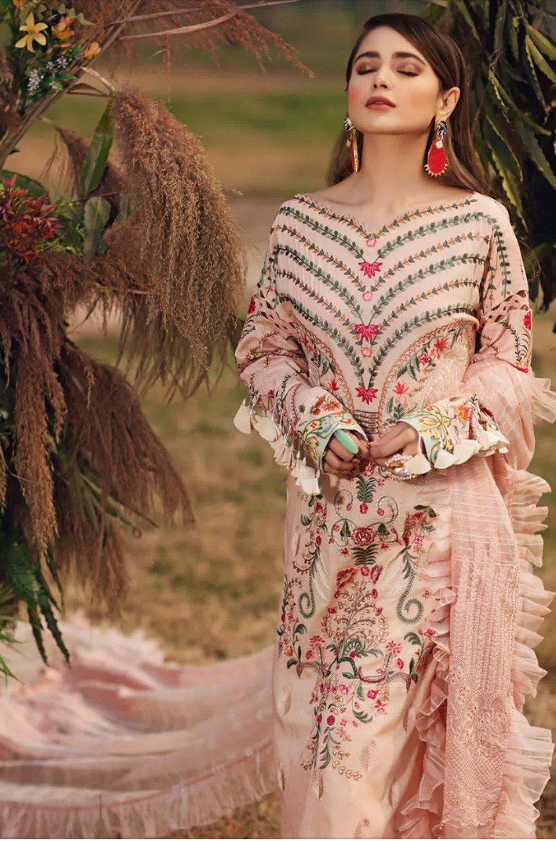 img_shiza_hassan_lawn_collection_awwal_boutique