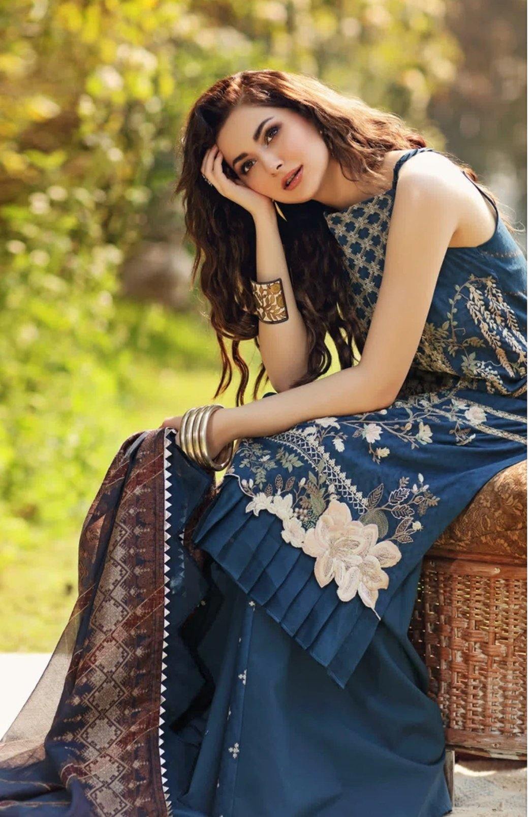 img_shiza_hassan_lawn_collection_awwal_boutique