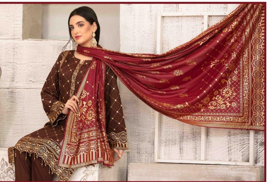 img_amna_sohail_by_tawakkal_lawn_gold_prints_awwal_boutique