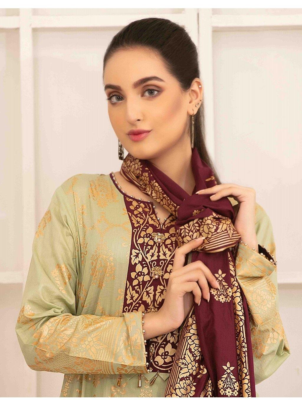 img_amna_sohail_by_tawakkal_lawn_gold_prints_awwal_boutique