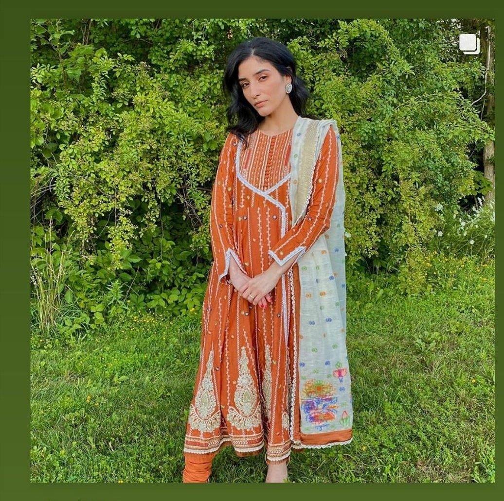 img_qalamkar_lawn_collection_spotted_awwal_boutique