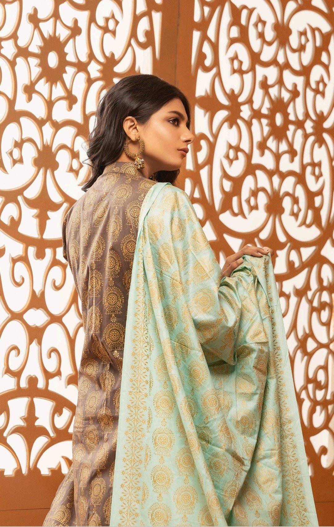 img_rangreza_banarsi_prints_on_lawn_awwal_boutique