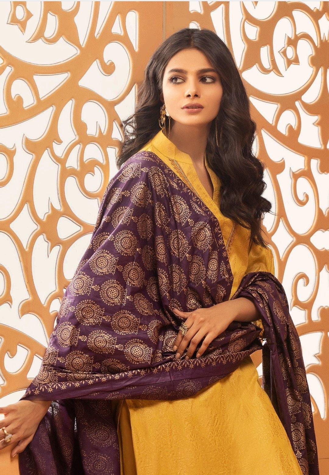 img_rangreza_banarsi_prints_on_lawn_awwal_boutique