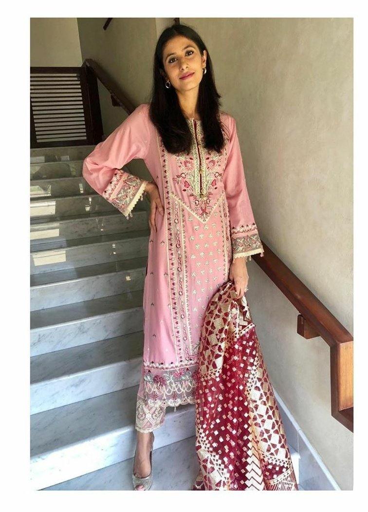 img_anaya_spotted_fashionista_awwal_boutique