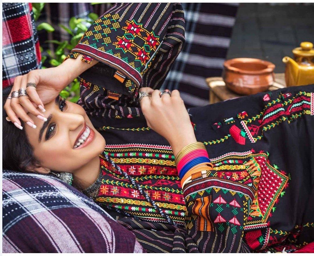 img_gul_ahmed_khaddar_pre_fall_winter_collection_awwal_boutique