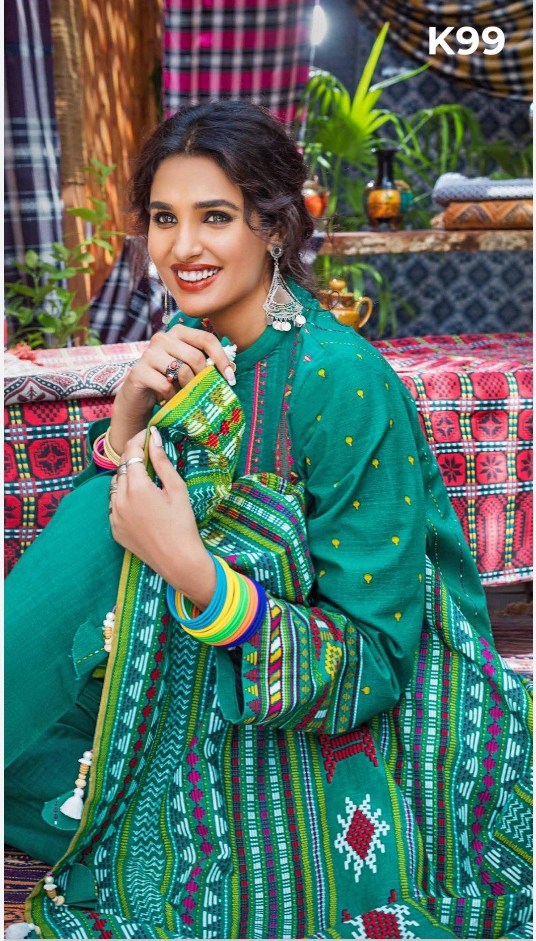 img_gul_ahmed_khaddar_pre_fall_winter_collection_awwal_boutique