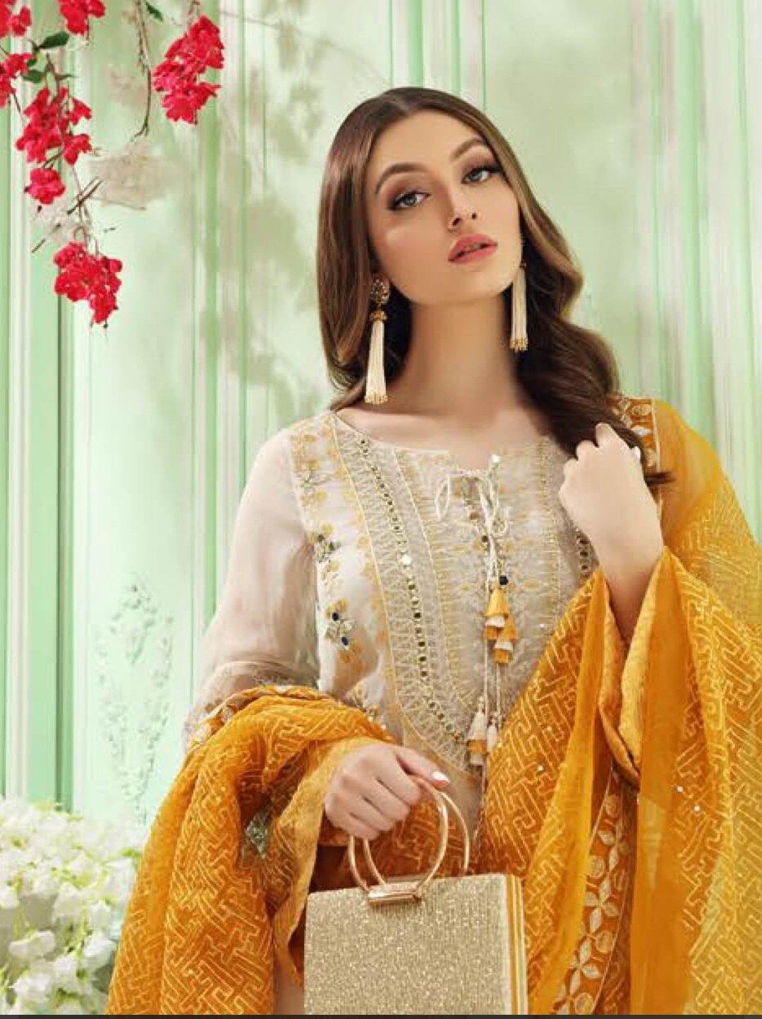 img_charizma_celine_embroidered_chiffon_awwal_boutique