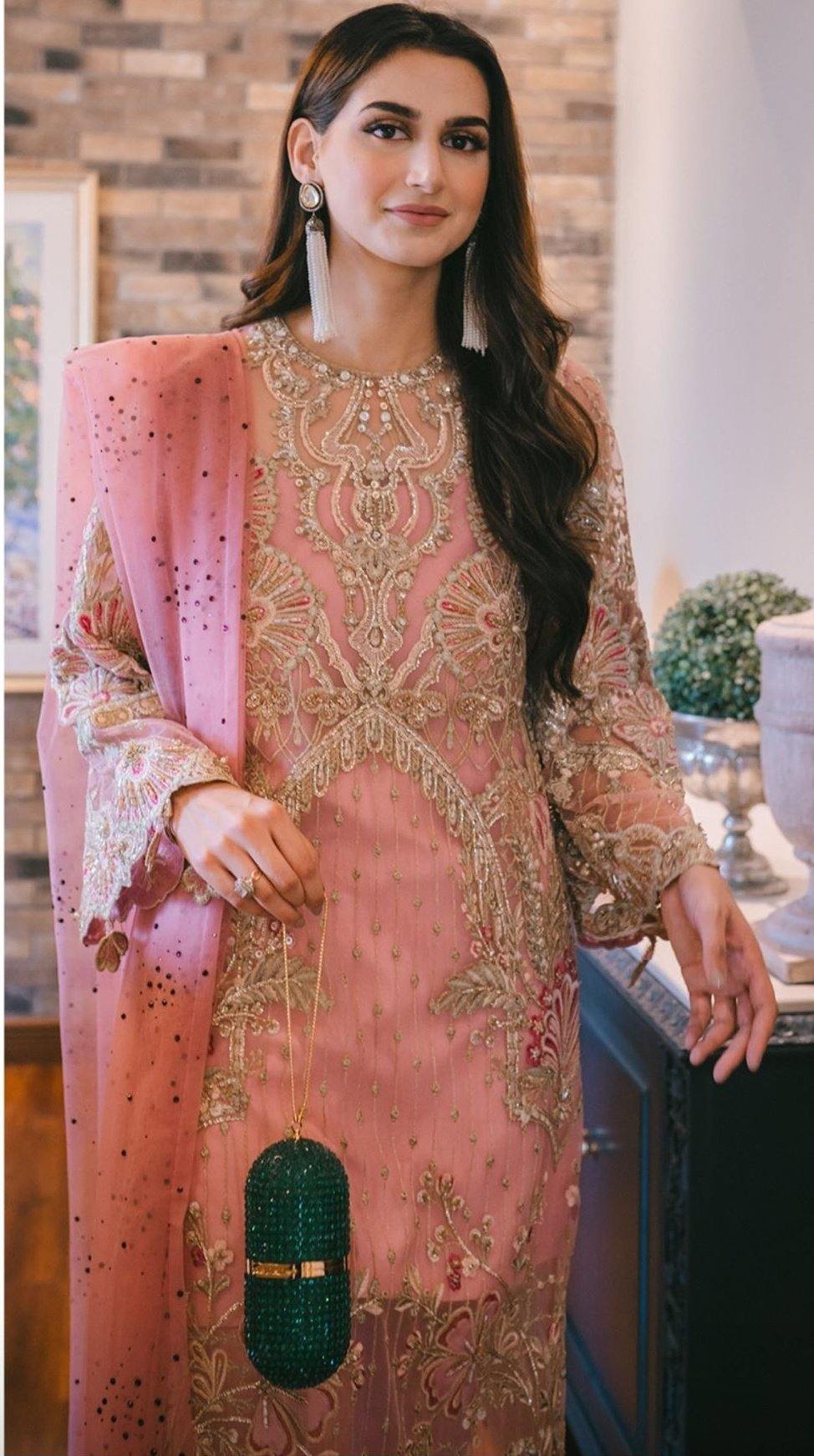 img_suffuse_freesia_luxury_wedding_edition_awwal_boutique