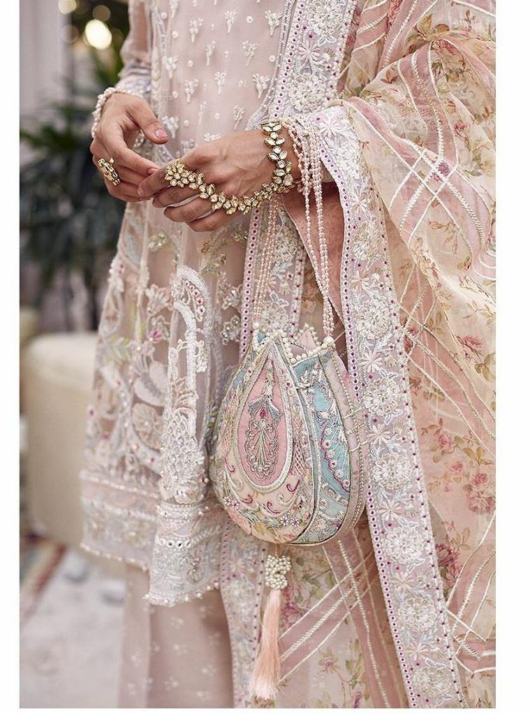 img_suffuse_freesia_luxury_wedding_edition_awwal_boutique