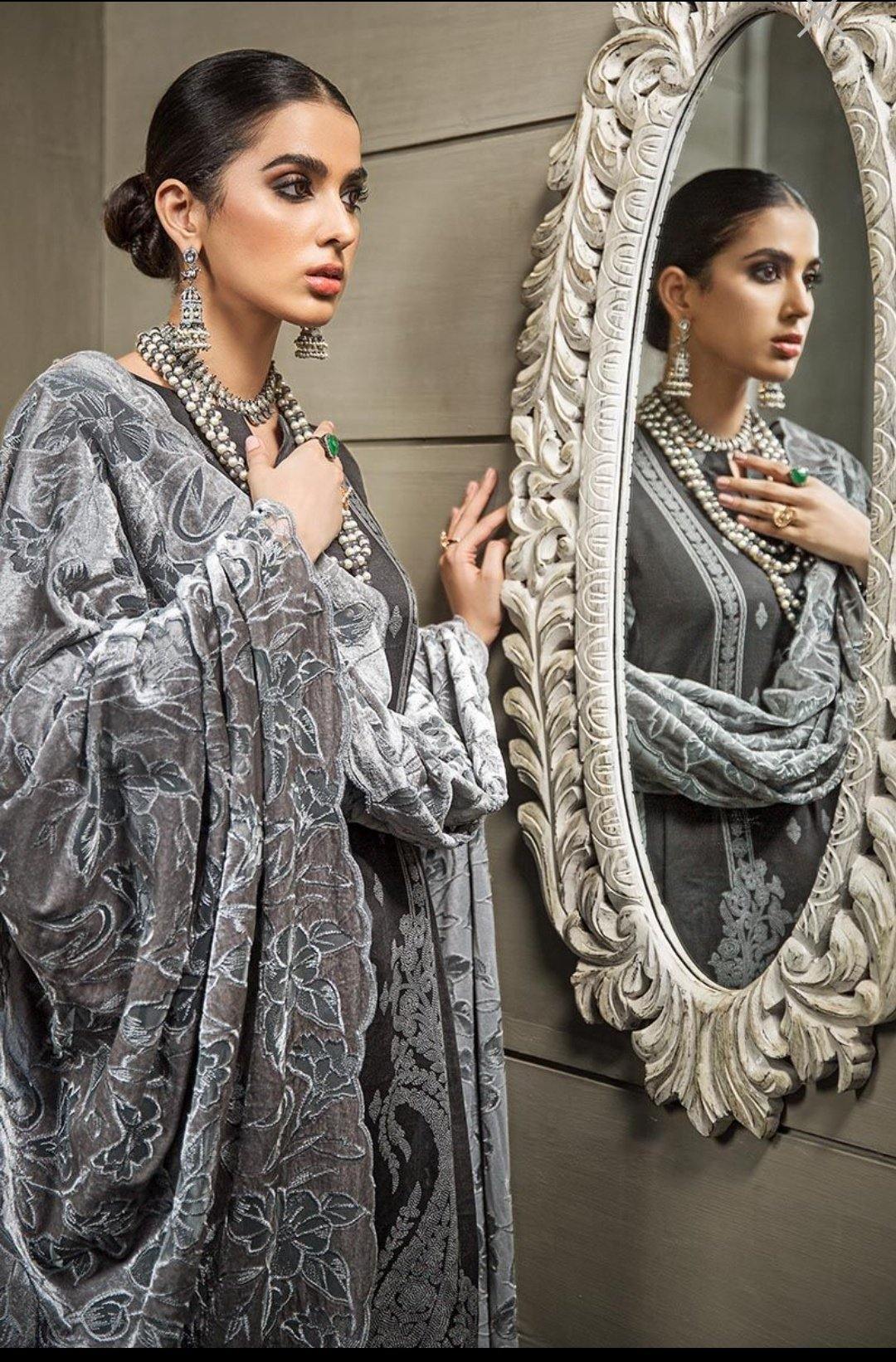 img_gul_ahmed_lacquer_Velvet_awwal_boutique